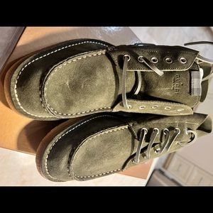 Mens suede Gucci shoes. Size 8.5 in Gucci size